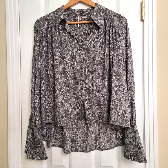 Free People Modern Muse Snakeskin Oversized High Low Long Sleeve Top Size S - Picture 1 of 10